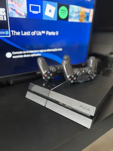 PS4 Fat 500GB + 2 Controles e cabos | Leia
