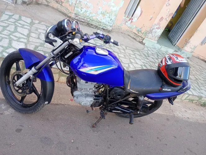 Vendo uma Suzuki YES 2011 com 2020 na mão 