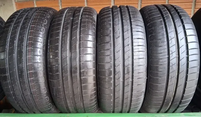 Jogo de pneus 195/55-15 Goodyear Efficientgrip por 1.900,00 a vista (os 04)