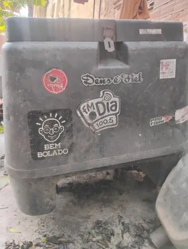 Baú com ferragem da Twister 