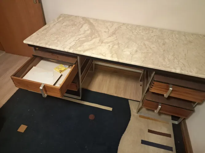 Mesa Gobbi com tampo mármore