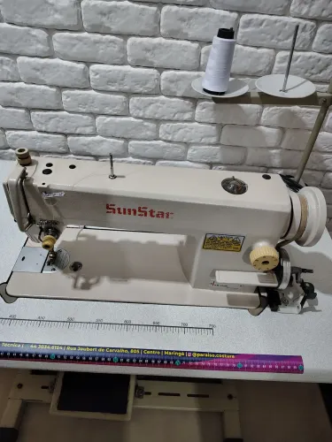 Máquina de Costura Industrial SunStar Reta 110V com Mesa