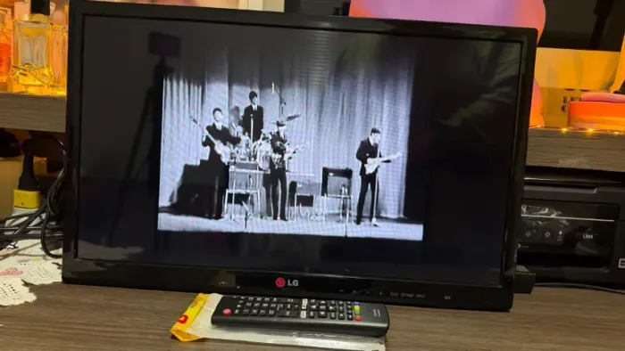 TV LG 22 LED + Controle NOVO - Funcionando Perfeitamente!