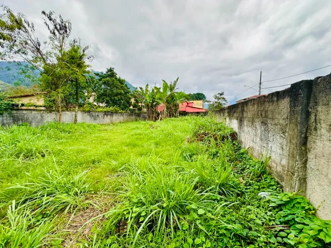 OPORTUNIDADE ÚNICA! LOTE À VENDA EM BAIRRO NOBRE DA CIDADE
