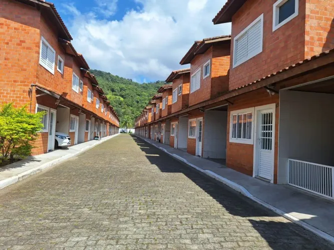 Casa à Venda em Mongaguá Centro | 3 Quartos | 1 Suíte | Vaga de Garagem | Excelente Locali