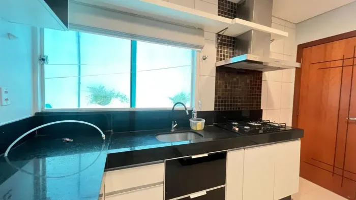 casa em condominio fechado com 3 suites e armarios planejados e piscina no cophema