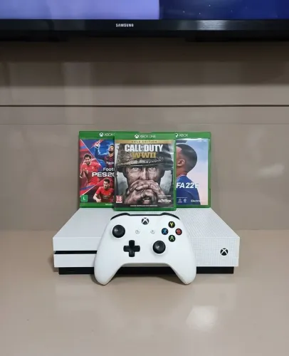 XBOX ONE S 780GB + CONTROLE + JOGOS FÍSICOS