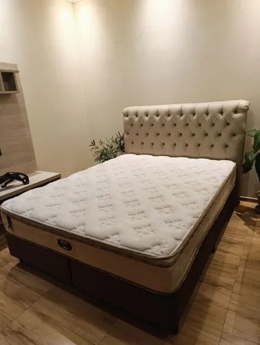 VENDO CONJUNTO CAMA BOX QUEEN SIMMONS
