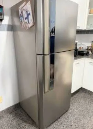 Geladeira Eletrolux inox Frost Free