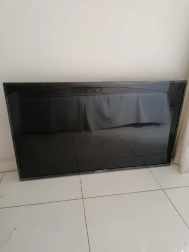 TV LG SMART 43, pouco tempo de uso, com defeito.