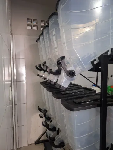 Dispenser para ração novo. Ligas no plástico