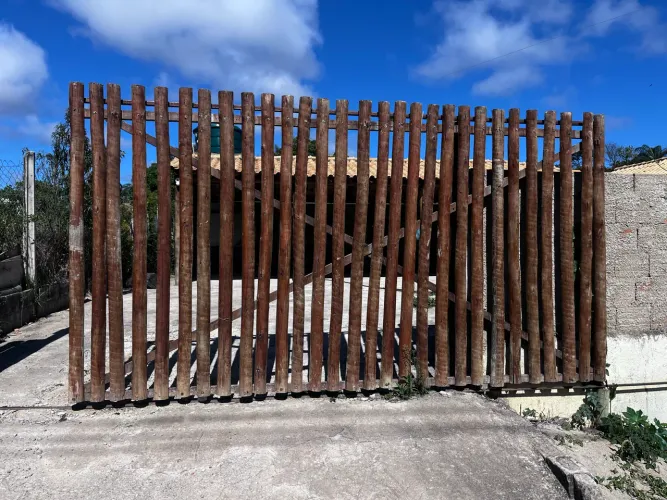 Portão garagem madeira