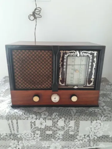 Rádio Antigo Valvulado Monarch Década de 50 - Funcionando!