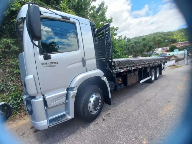 Vendo ou troco 24 250 . Avista 275mil na troca 285 mil