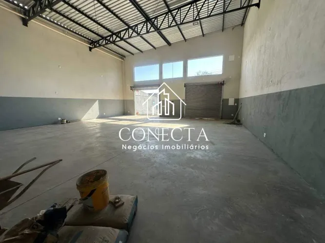 Galpão para locação de 250m² - por R$6.000,00 no Santa Rosa, Uberlândia/MG