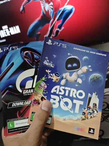 Gran turismo 7 e Astro Bot