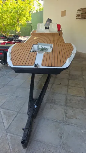 Jangada Reformada com motor popa zero