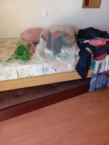 Cama de solteiro com cama auxiliar