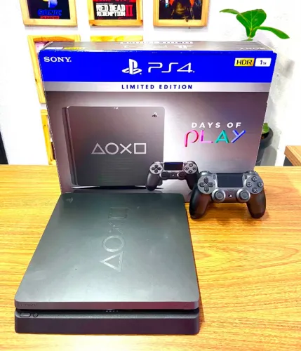 PS4 SLIM DAYS OF PLAY - EXCELENTE ESTADO