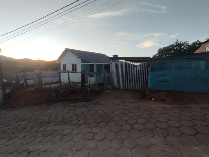 Vendo casa incluso a dois lotes 