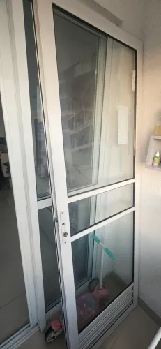 Renove sua Casa: Porta de Alumínio com Acabamento Premium