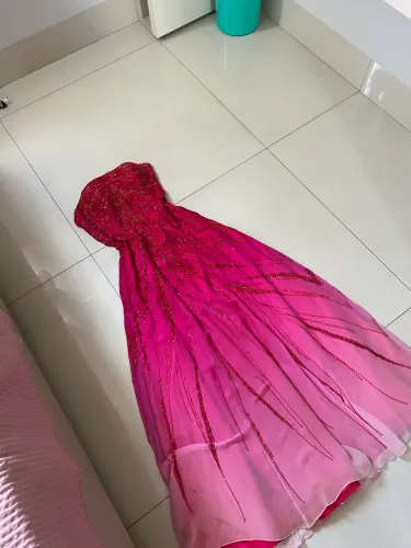 Vestido com pedraria