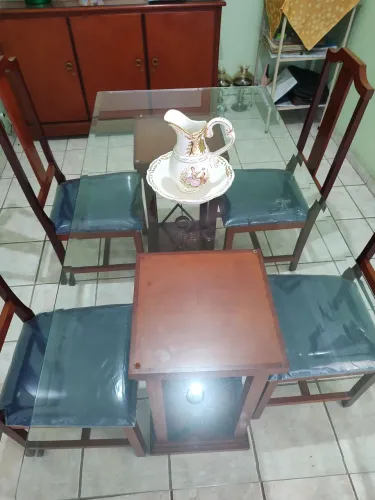 Mesa de jantar com tampa de vidro madeira maciça 6 lugares