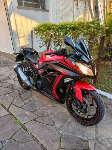 Kawasaki ninja 300 se special edition com ABS linda moto aceito trocas 