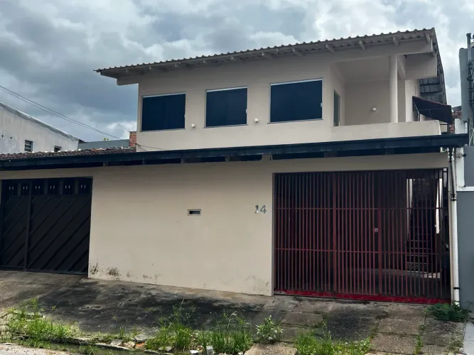 Alugo casa no 1 andar, no jardim de versalles , bairro planalto 