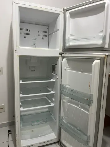 Geladeira cônsul duas portas estado 8/10 100% funcional valores a negociar