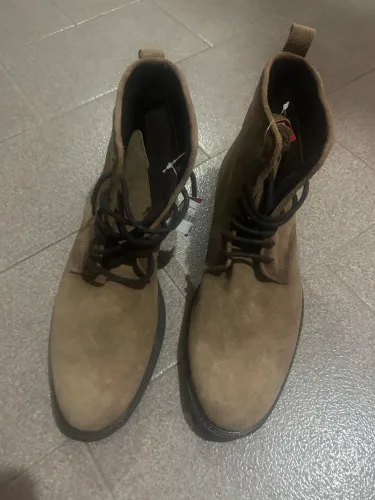 Bota casual em camurça, Nova. Nunca usada.