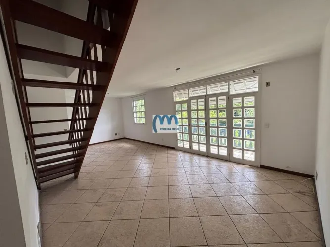 Excelente Apartamento Duplex à Venda no Condomínio Country Park II, Badu.