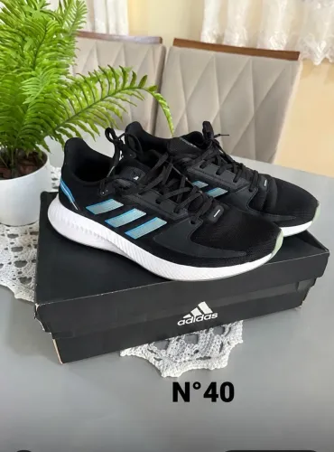 Tênis adidas