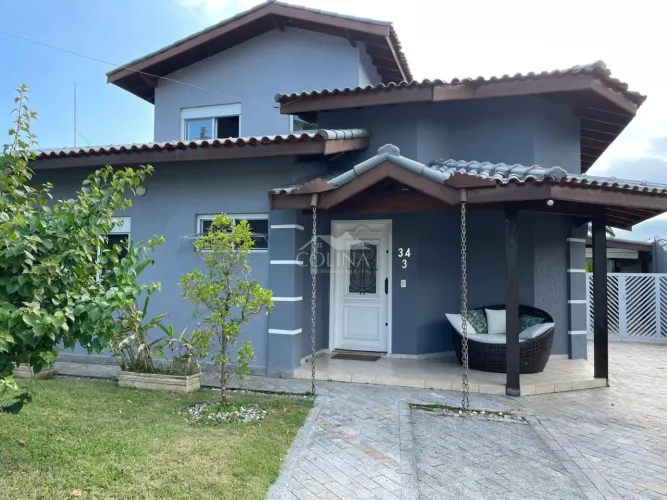 Casa com piscina e 04 quartos a venda no condominio Morada da praia em Bertioga