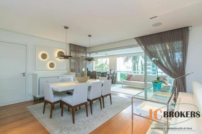 Apartamento com 194m² de área útil, 4 suítes, 4 vagas