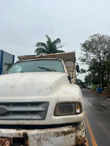 Caminhão Ford f14000 HD