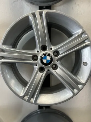 Jogo De Rodas Bmw 320i Aro 17 5x120 Pintura Prata + Calotas