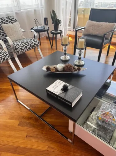 Mesa de centro em madeira preta