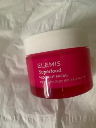 IA O item destacado é o Elemis Superfood Midnight Facial 50ml