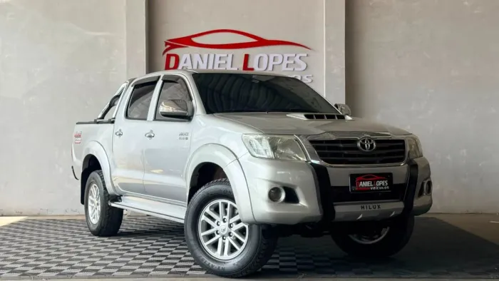 Toyota Hilux CD SRV D4-d 4X4 3.0 TDI Diesel AUT 2013