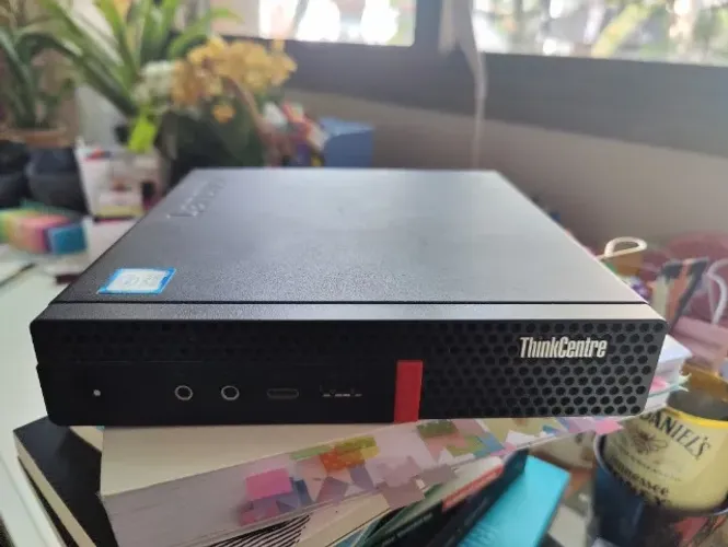 Lenovo ThinkCentre M720q Com Teclado e Mouse