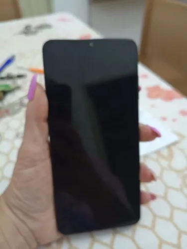Vende se um celular semi novo