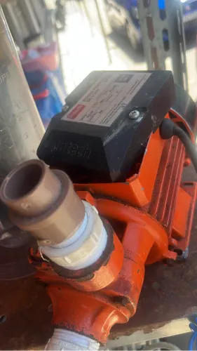 Vendo uma bomba d?água