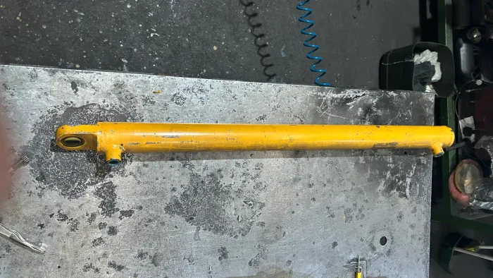 Vende-se cilindros hidráulicos e bomba manual