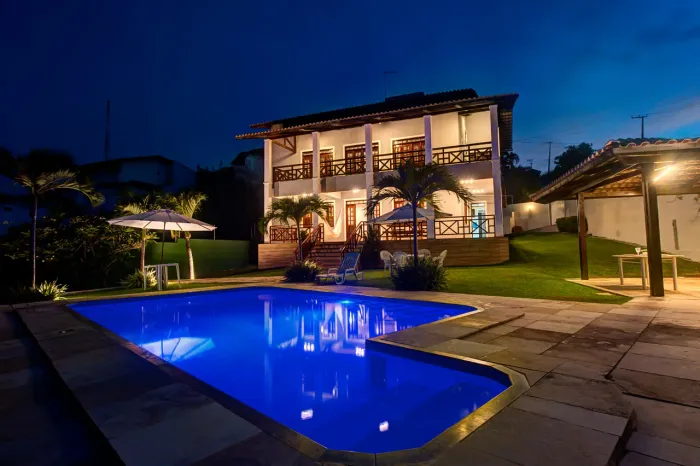 ALUGO POR TEMPORADA - Casa Super Luxo - 8 Quartos AR/TV- 32 Pessoas - Próx do Beach Park e