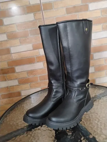 Bota Cano Longo número 33 