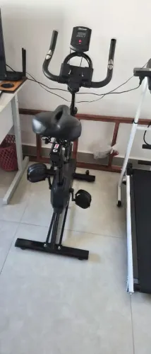 Bicicleta Ergométrica em Ótimo Estado - Prática e Confortável para Exercício em Casa