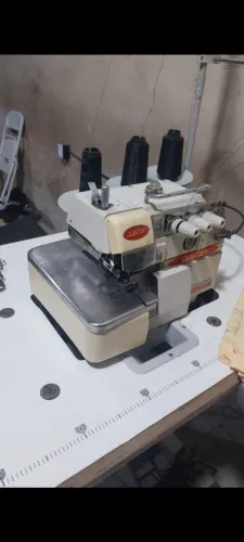 Máquina de costura overloque