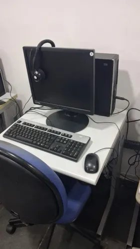Móveis para Escritório - Computadores, Mesas, Cadeiras, Headsets e ar condicionado 