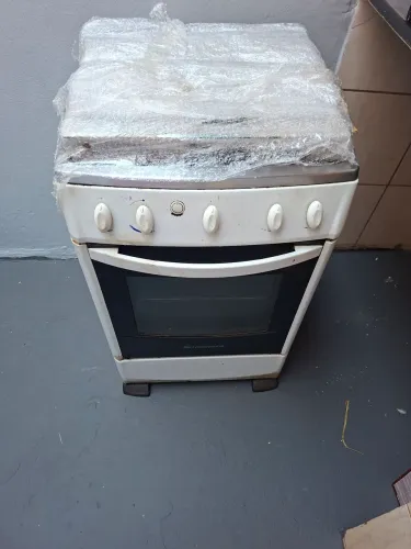 Vendo um fogão em bom estado continental 